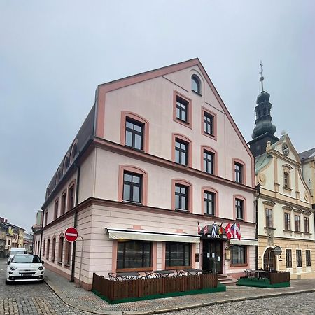Hotel Bravo チェスカー・トジェボヴァー エクステリア 写真