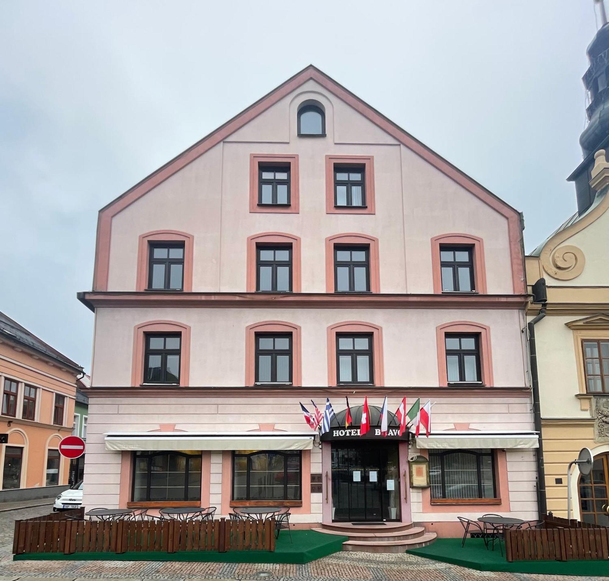 Hotel Bravo チェスカー・トジェボヴァー エクステリア 写真